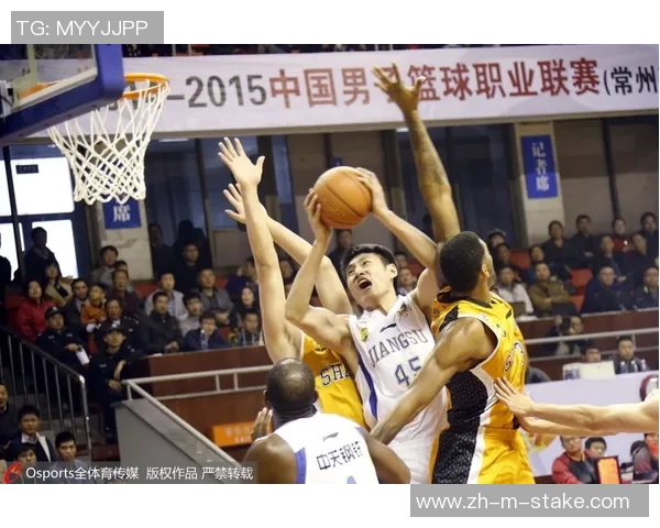 中国男篮迎战男丁格尔队全力以赴争取胜利展现团队精神与竞技风采